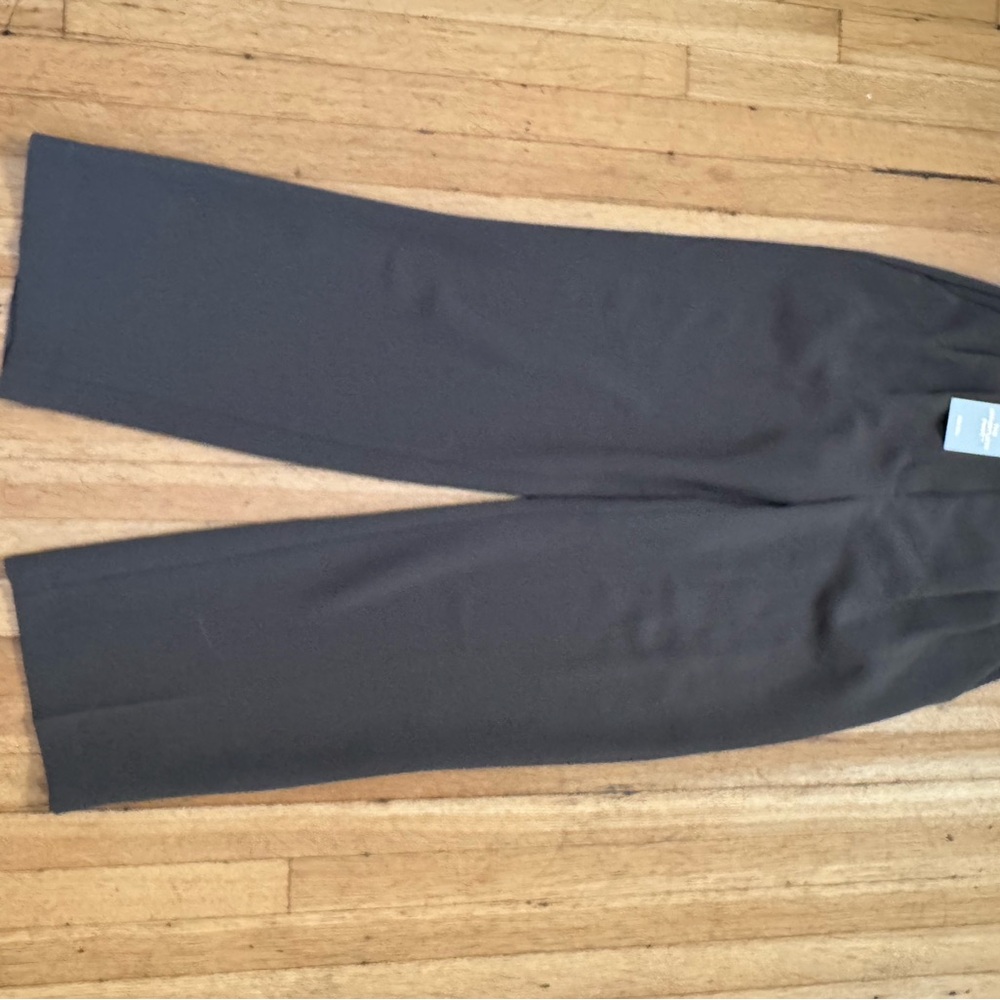 Aritzia Effortless Pants in Dark Olive Green, Size 2 Short NWT